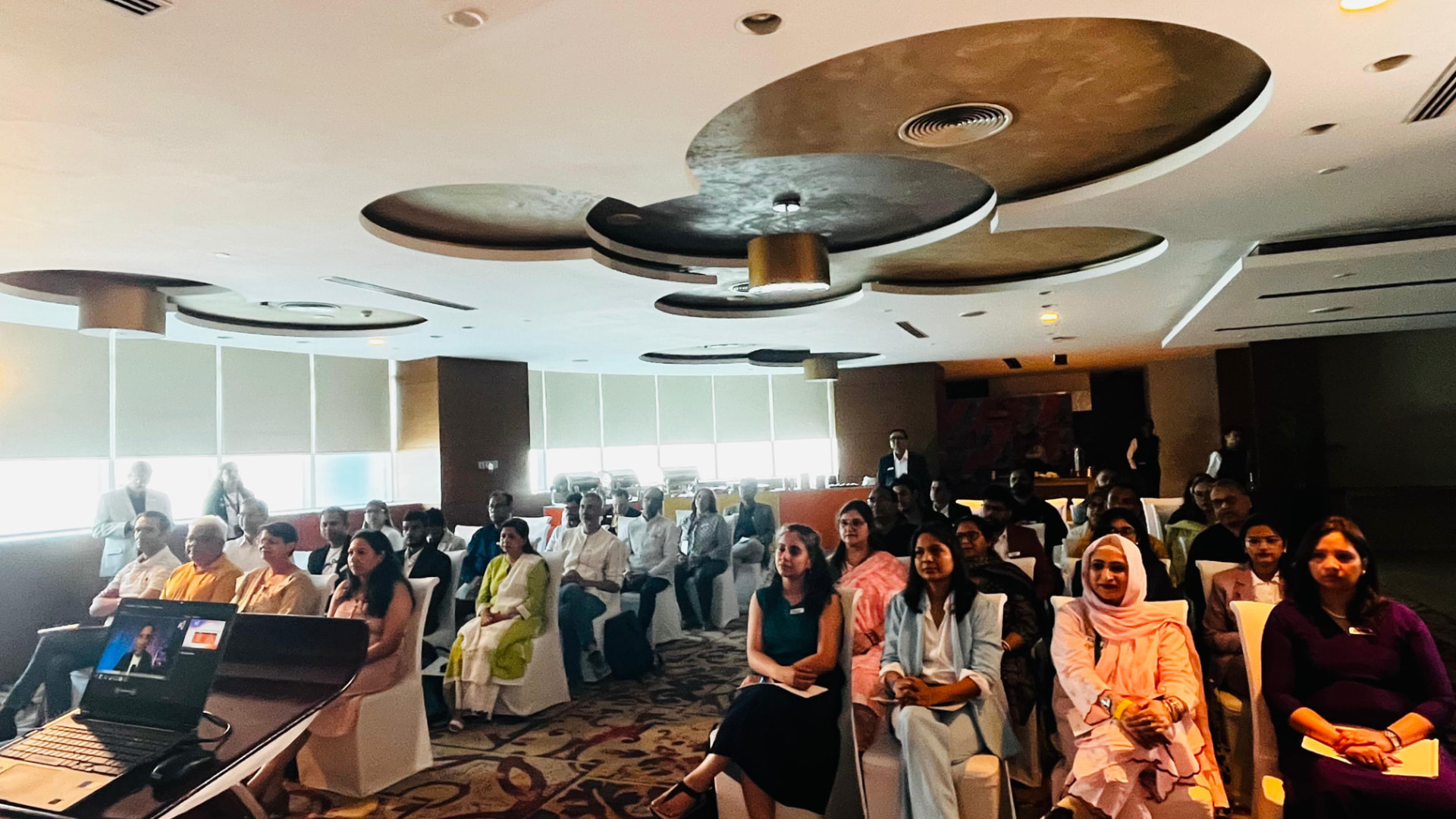 Full-house audience session